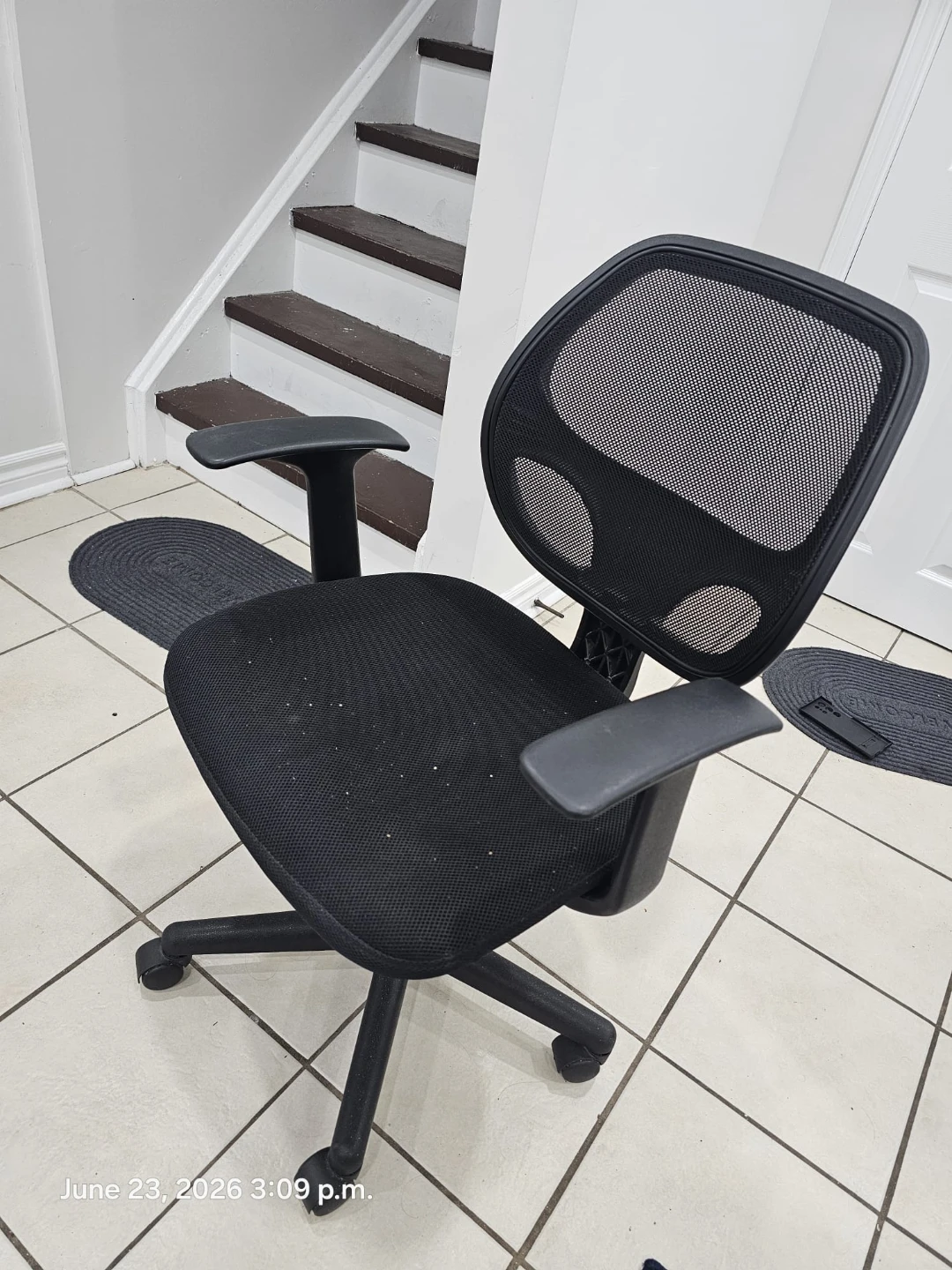 Black Mesh Office Chair - photo 2