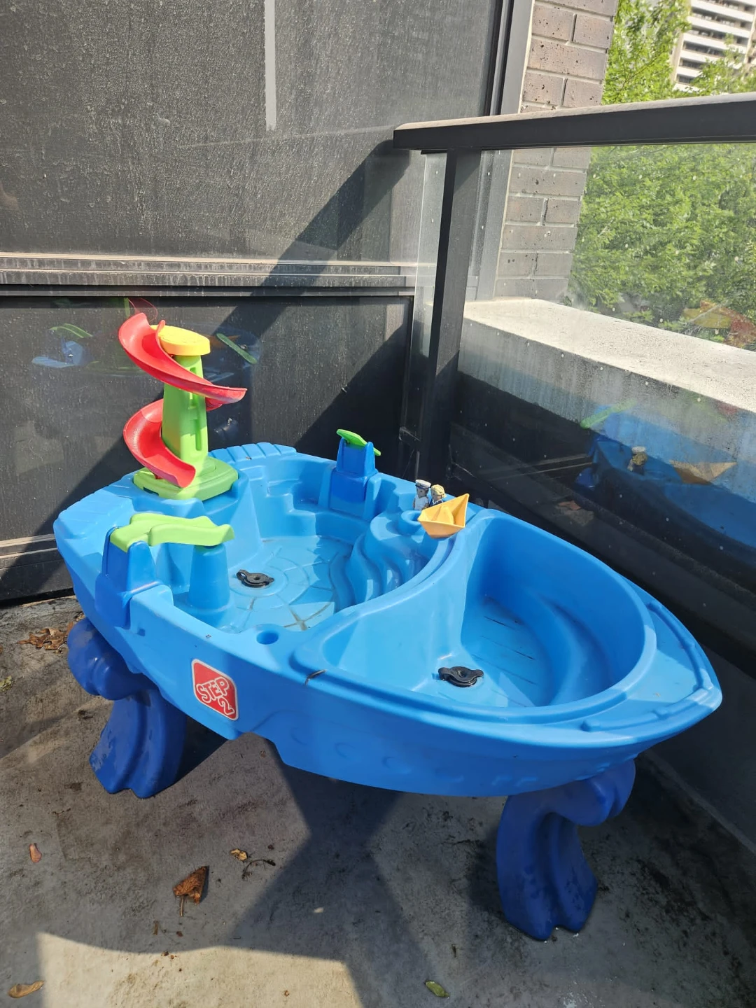 Step2 Kids Water Table / Waterfall Discovery Wall