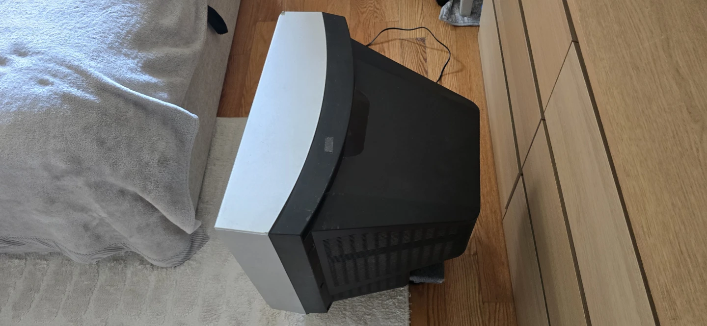 20" Toshiba crt (working) - photo 2
