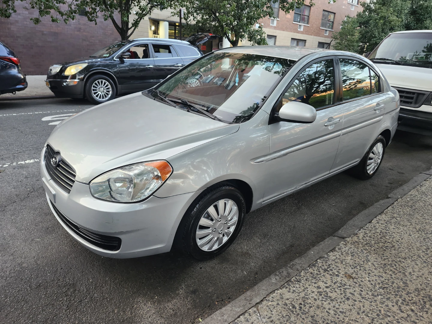 2010 Hyundai Accent - photo 3