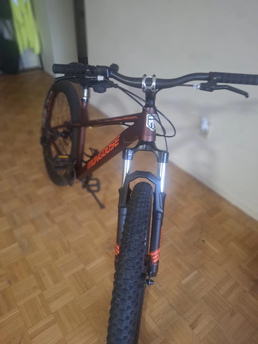Mongoose ardor mountain bike 27.5 ,only cash pick up