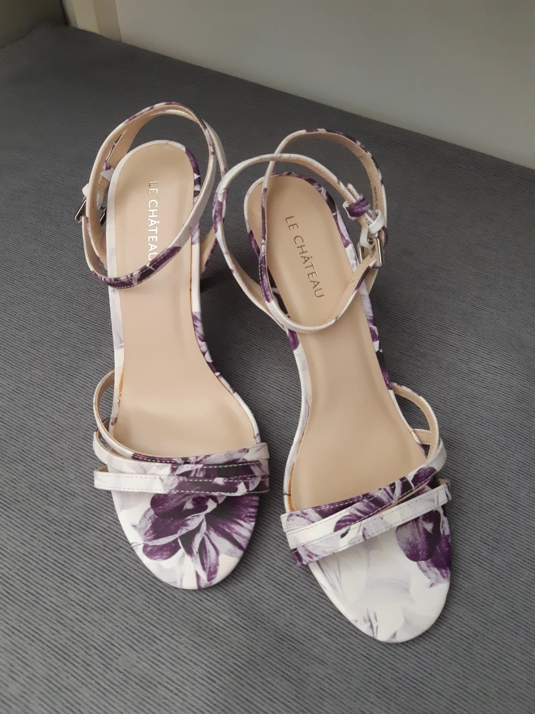 Le Chateau purple floral high heels - size 8 - photo 4