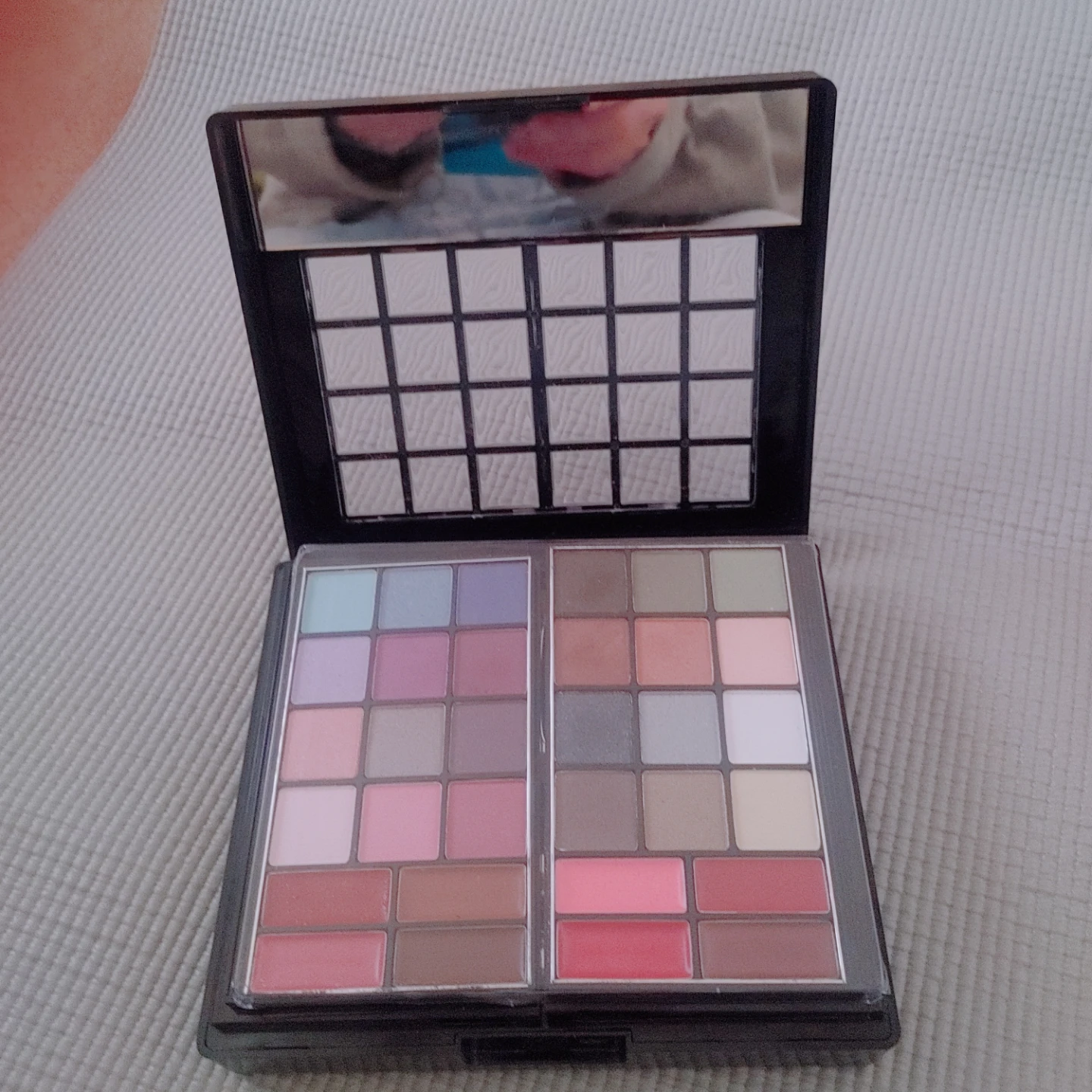 The Color Workshop Makeup Palette - photo 2