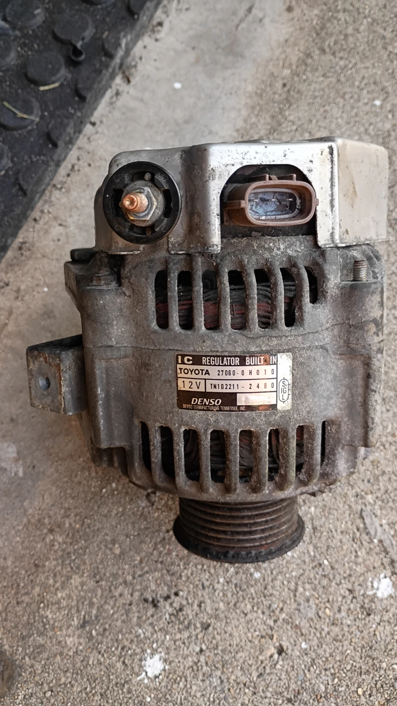 Toyota Denso Alternator 12V