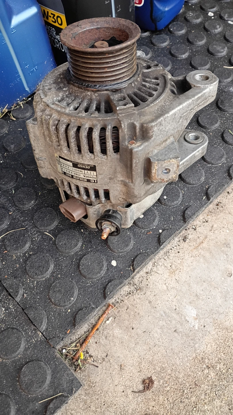 Toyota Denso Alternator 12V - photo 2