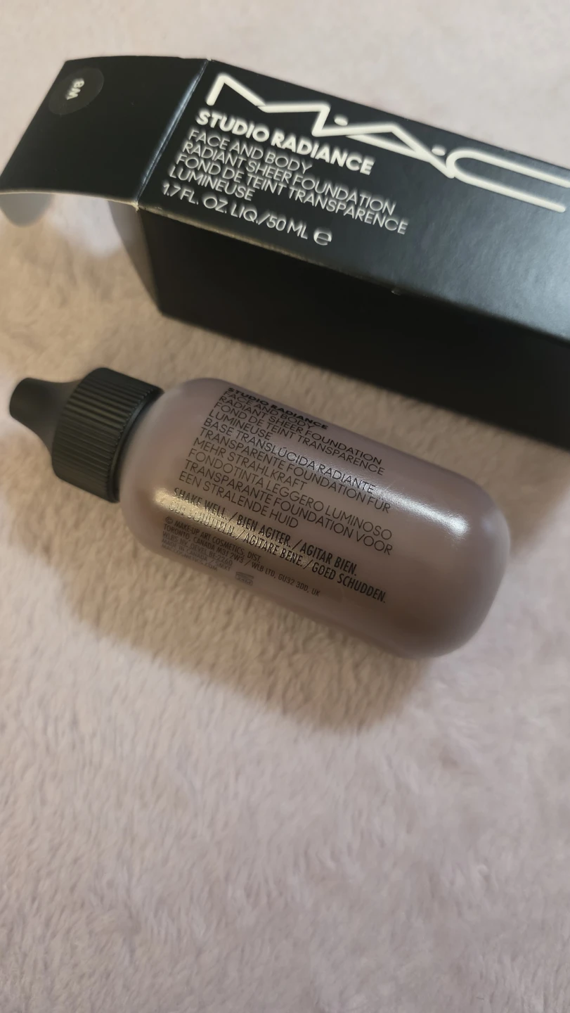 MAC Studio Radiance Face and Body Foundation W8 - photo 3