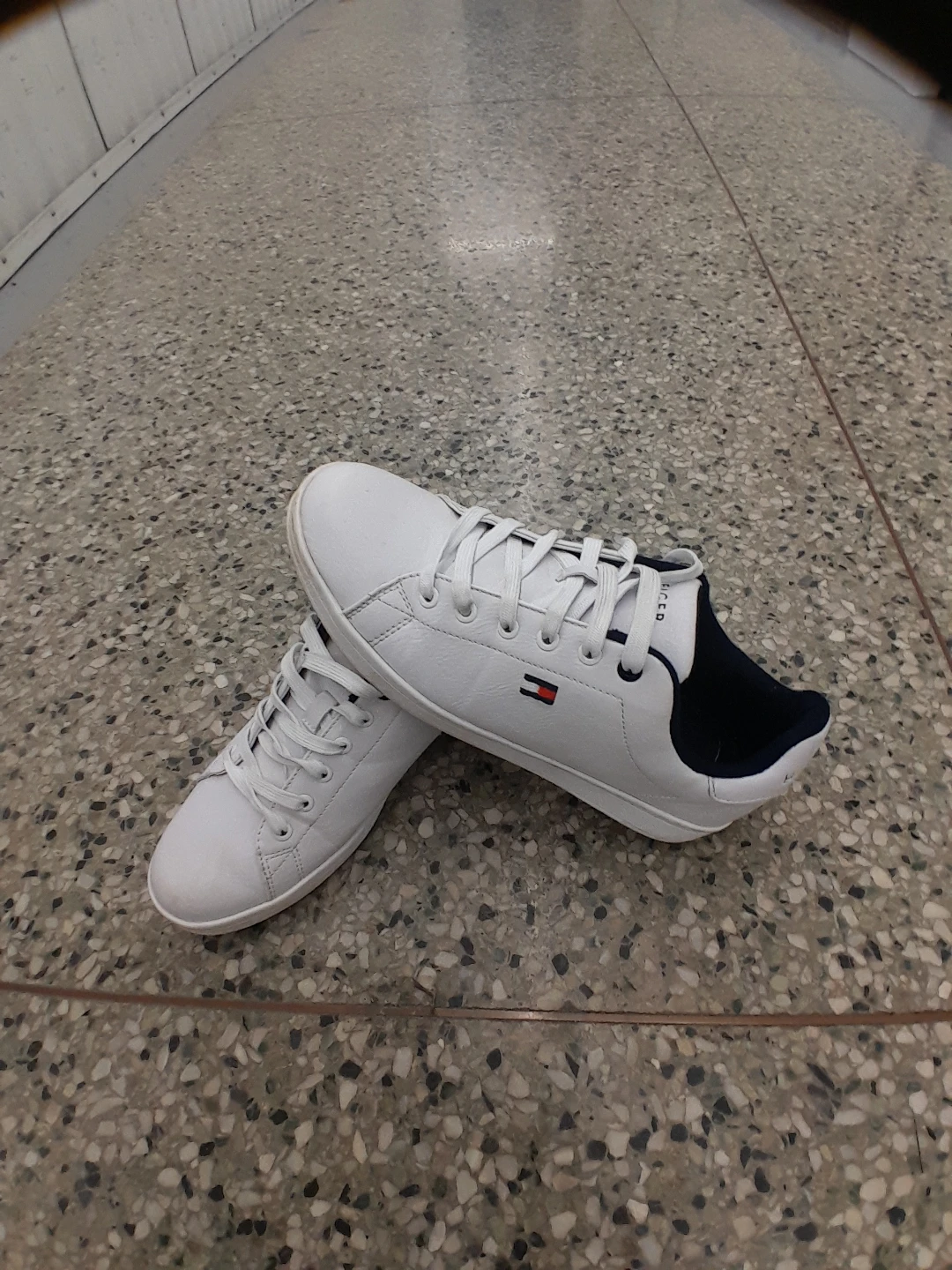Tommy Hilfiger White Sneakers Men's Size 9 - photo 2