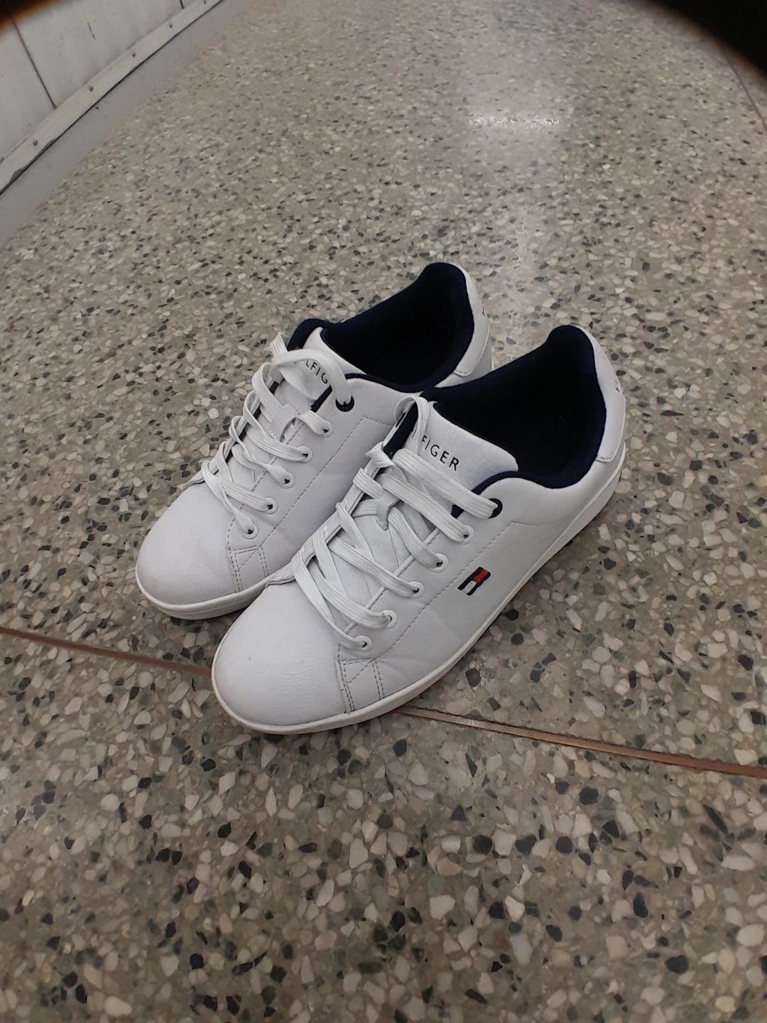 Tommy Hilfiger White Sneakers Men's Size 9 - photo 3