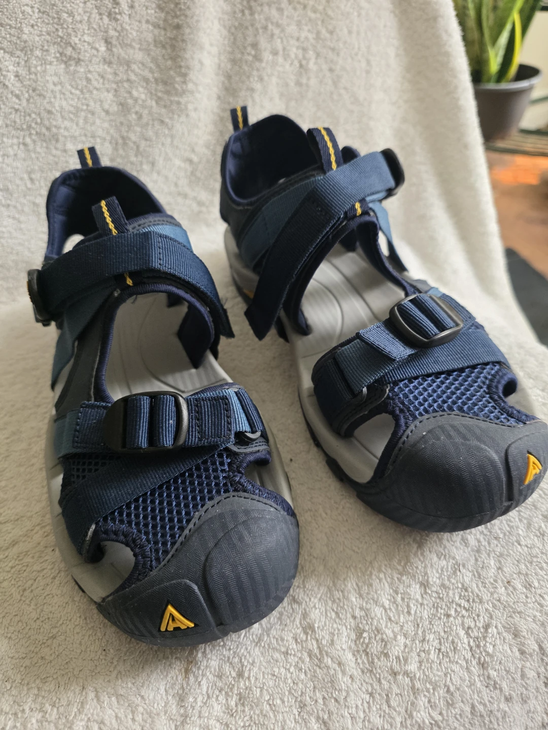 Keen Newport H2 Sandals Size 10.5 US