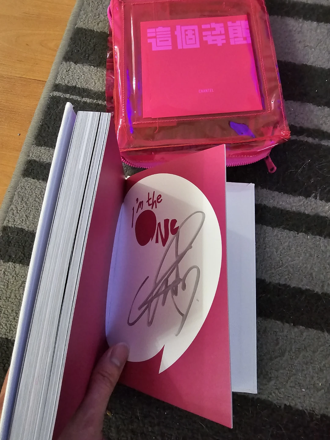 Chantel Yiu "One" CD Single with Photobook Album and Poster - photo 4