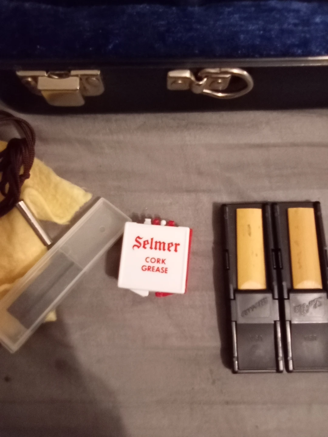Bundy Resonite Clarinet with Case and Accessories - photo 3
