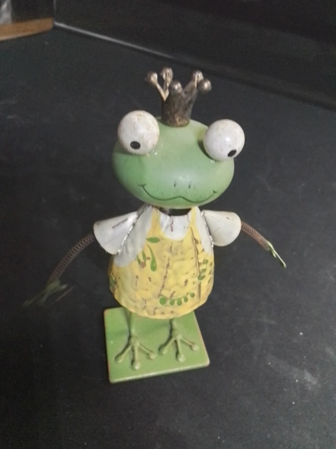 Decorative Metal Frog Figurine with Crown and Bucket - photo 3