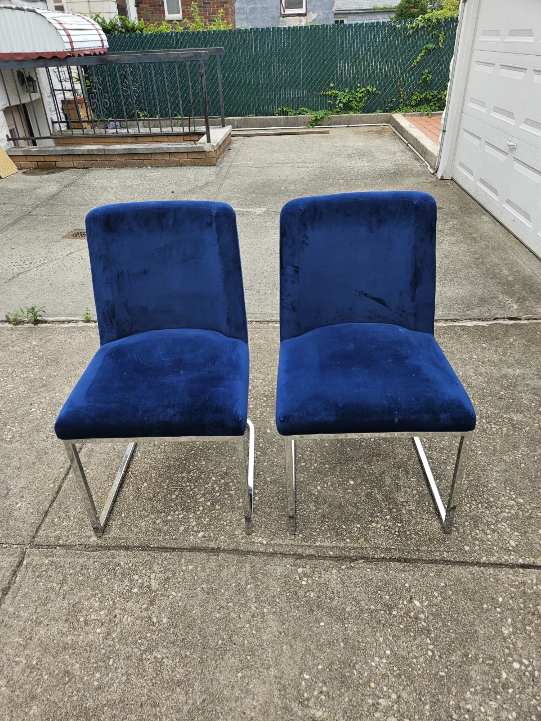 2 blue velvet chairs