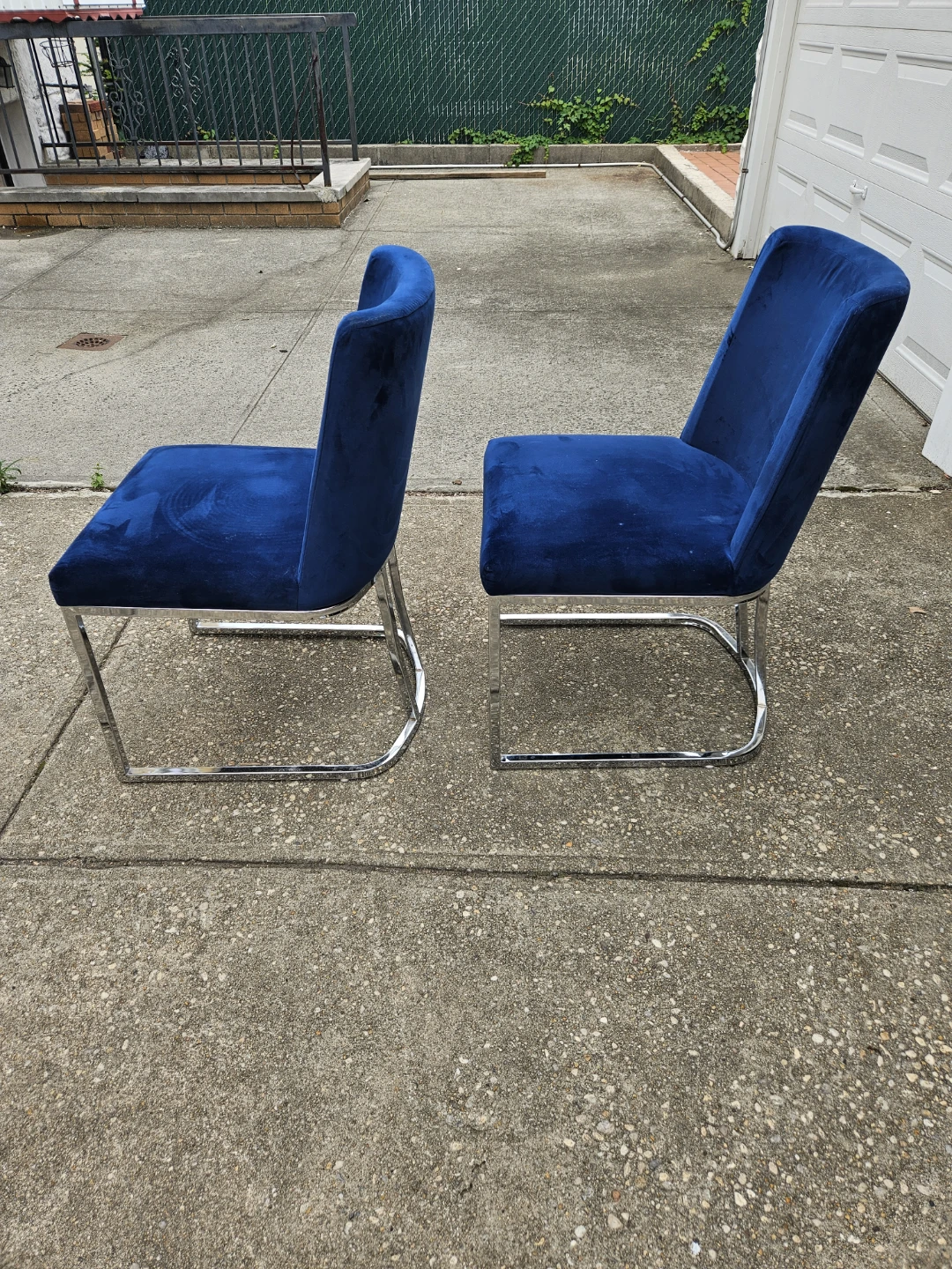 2 blue velvet chairs - photo 2