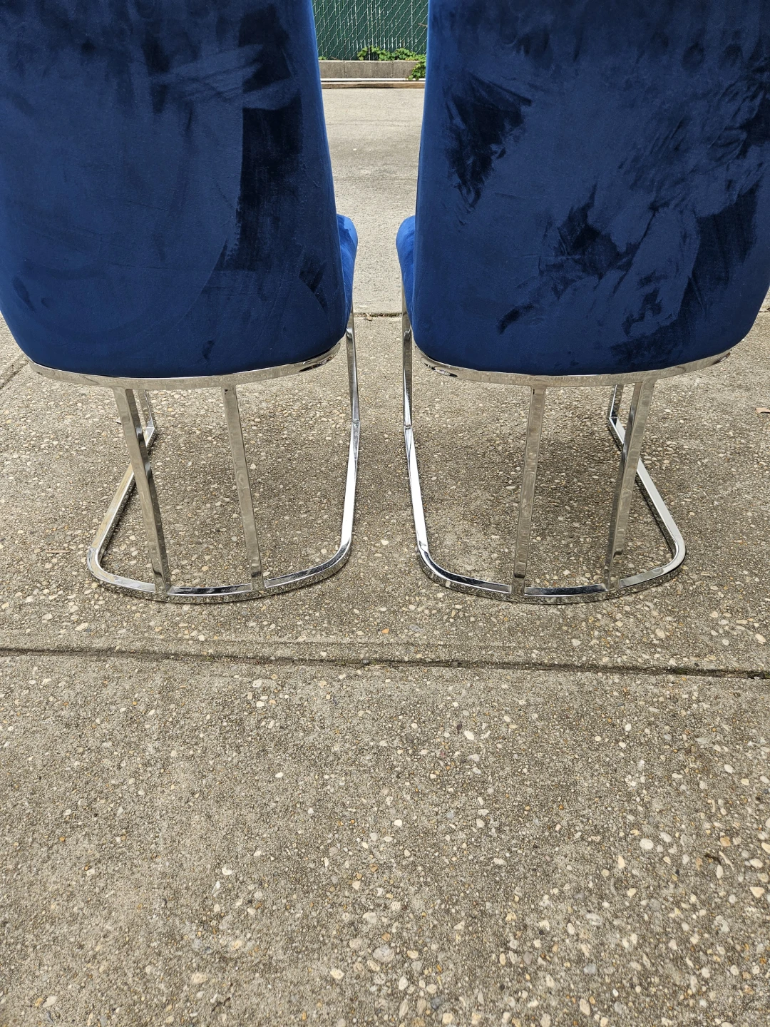 2 blue velvet chairs - photo 3