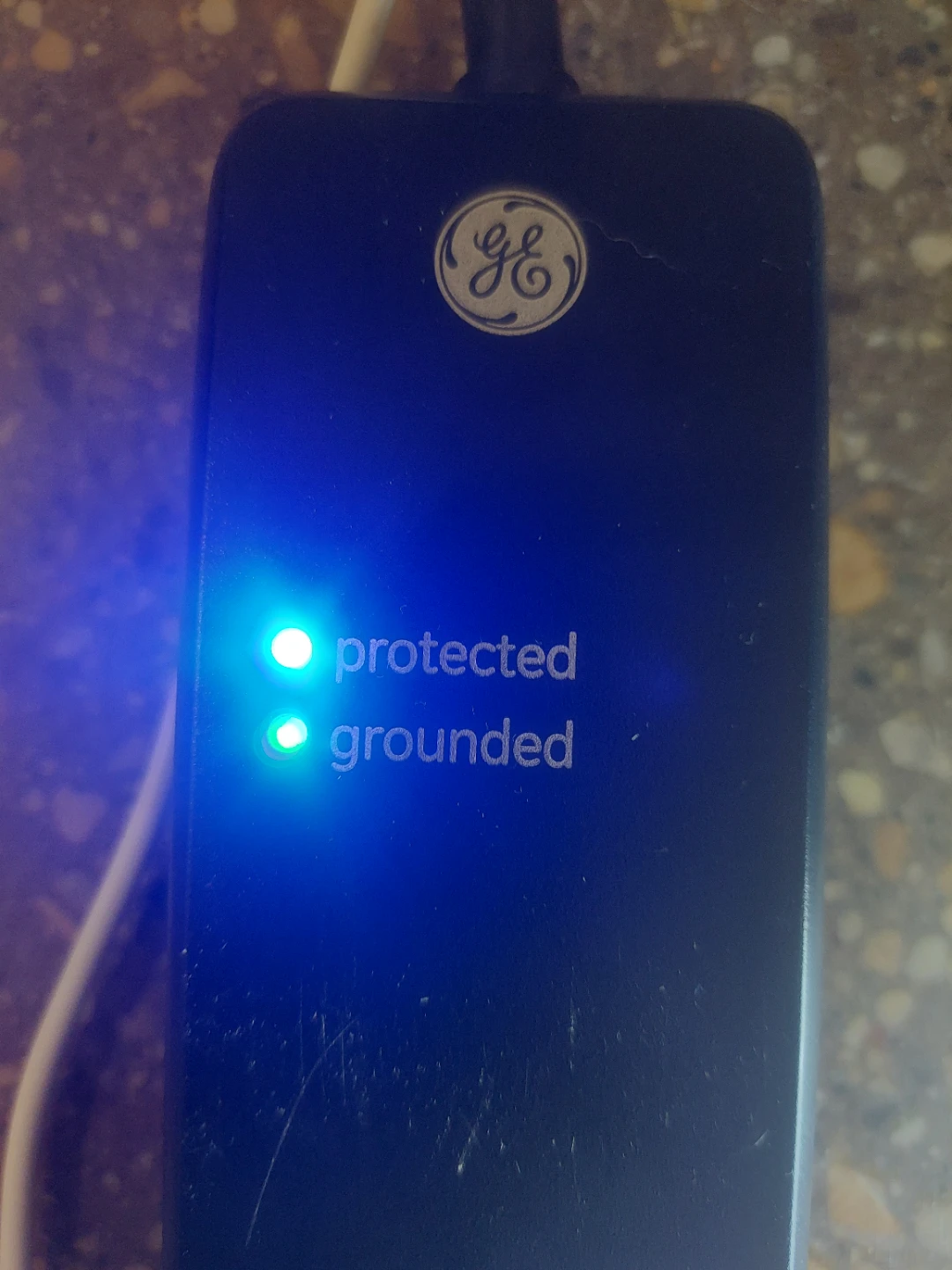 Surge Protector Power Strip with USB Charging Ports by GE - photo 4