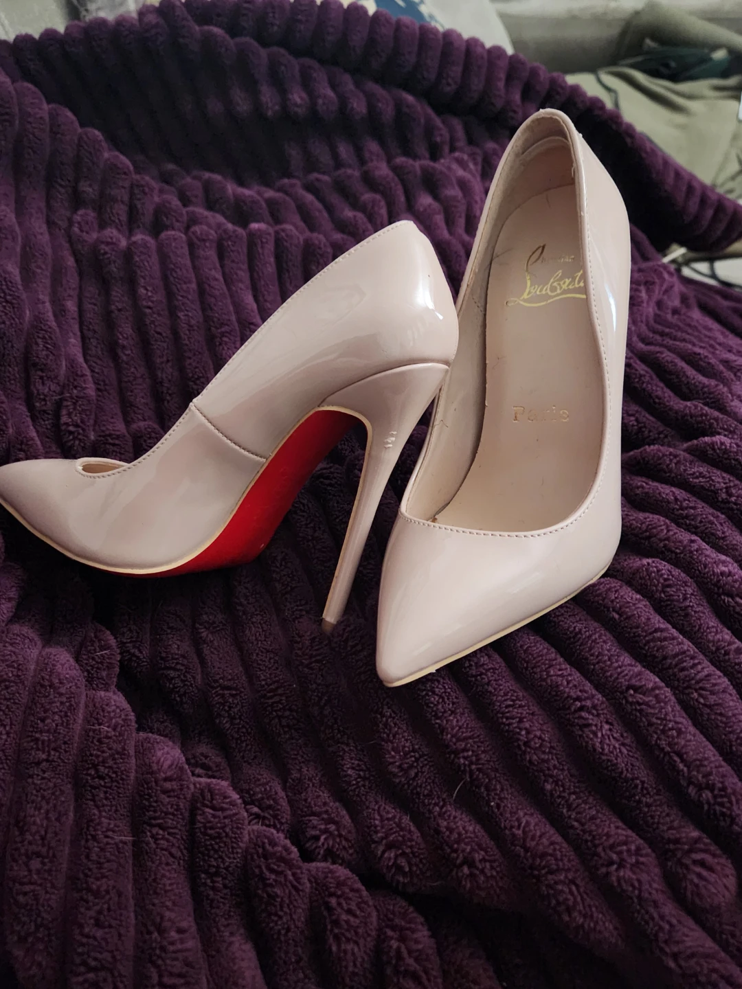 Christian Louboutin Beige Patent Leather Heels - photo 3
