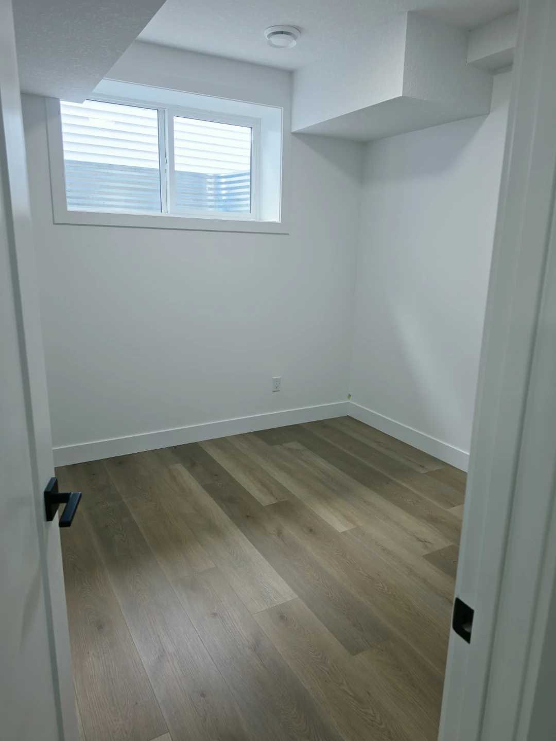 2 bedroom Basment for rent - photo 5