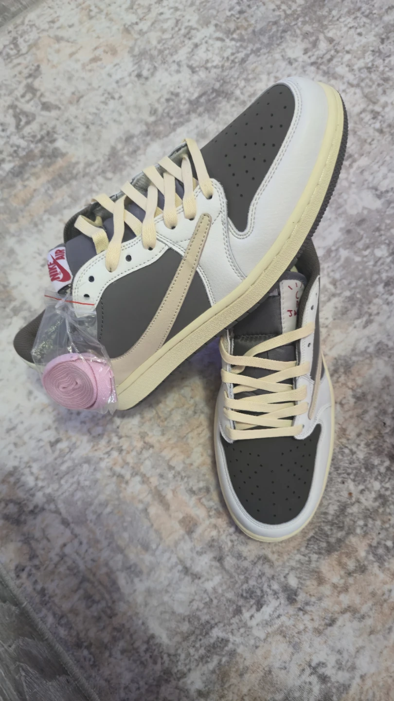 Nike Air Jordan 1 Low SE Shoes - photo 2
