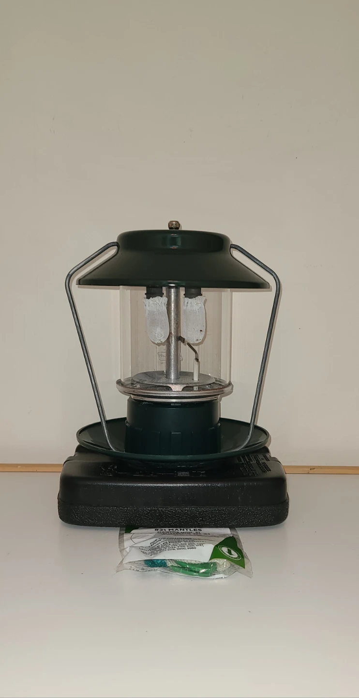 Coleman Propane Lantern + Case - 2 Mantles & Full Tank! - photo 3