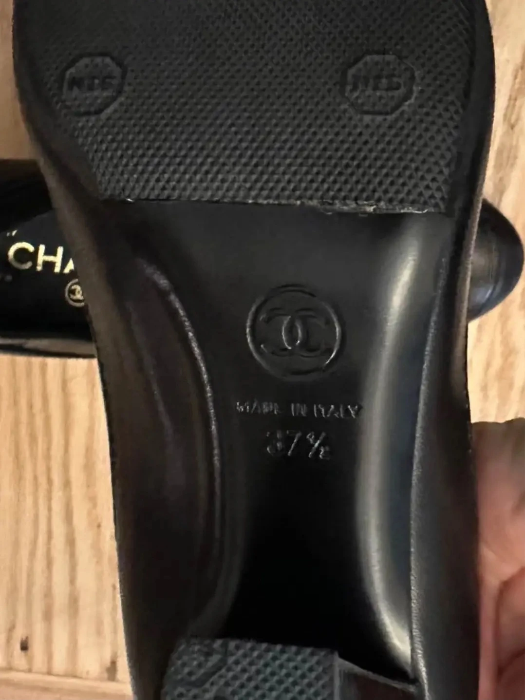 Authentic Chanel Pumps - photo 3