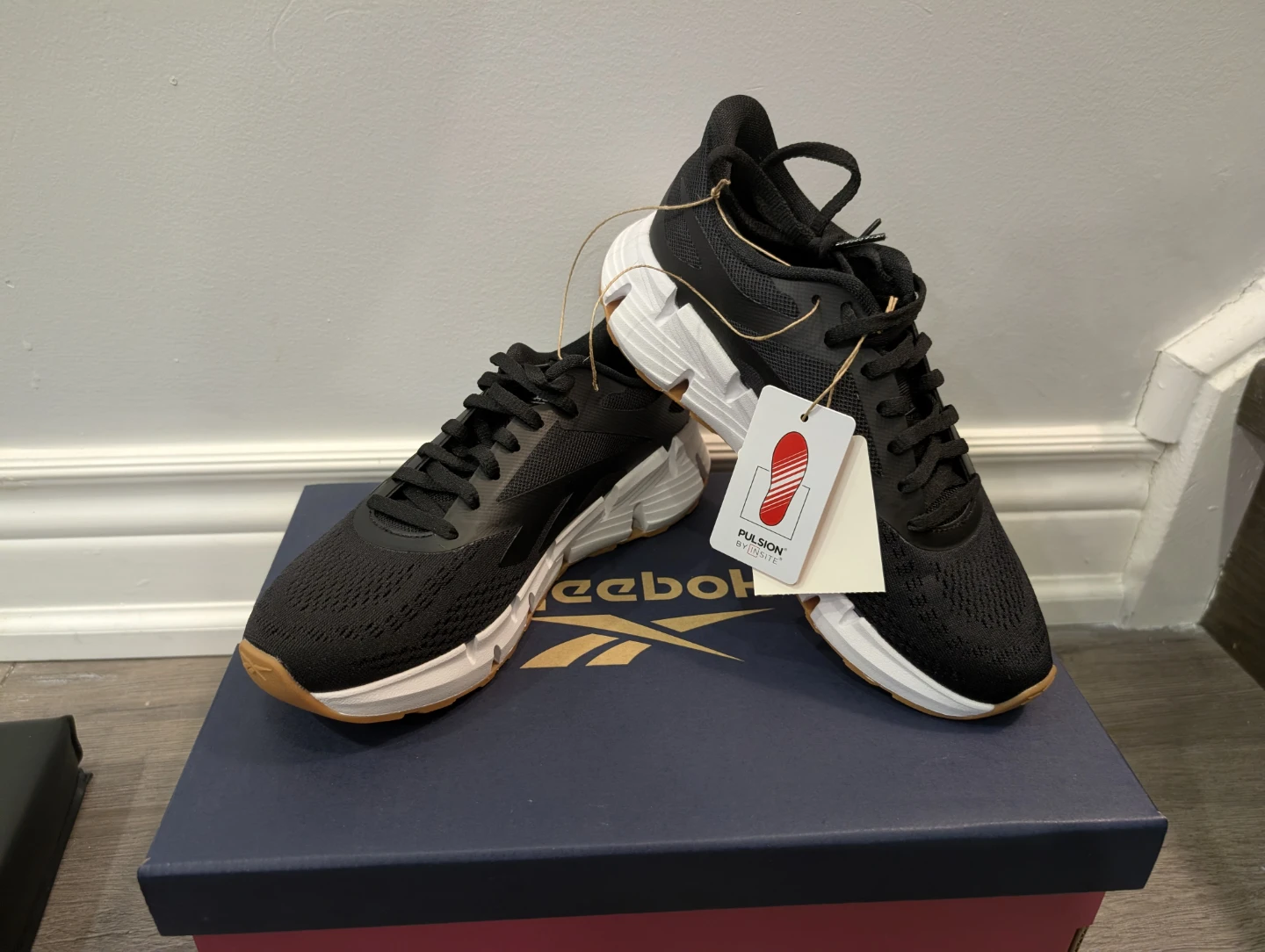 NIB - Women's Reebok Zig Dynamica 6 Black Running Shoes Size 7