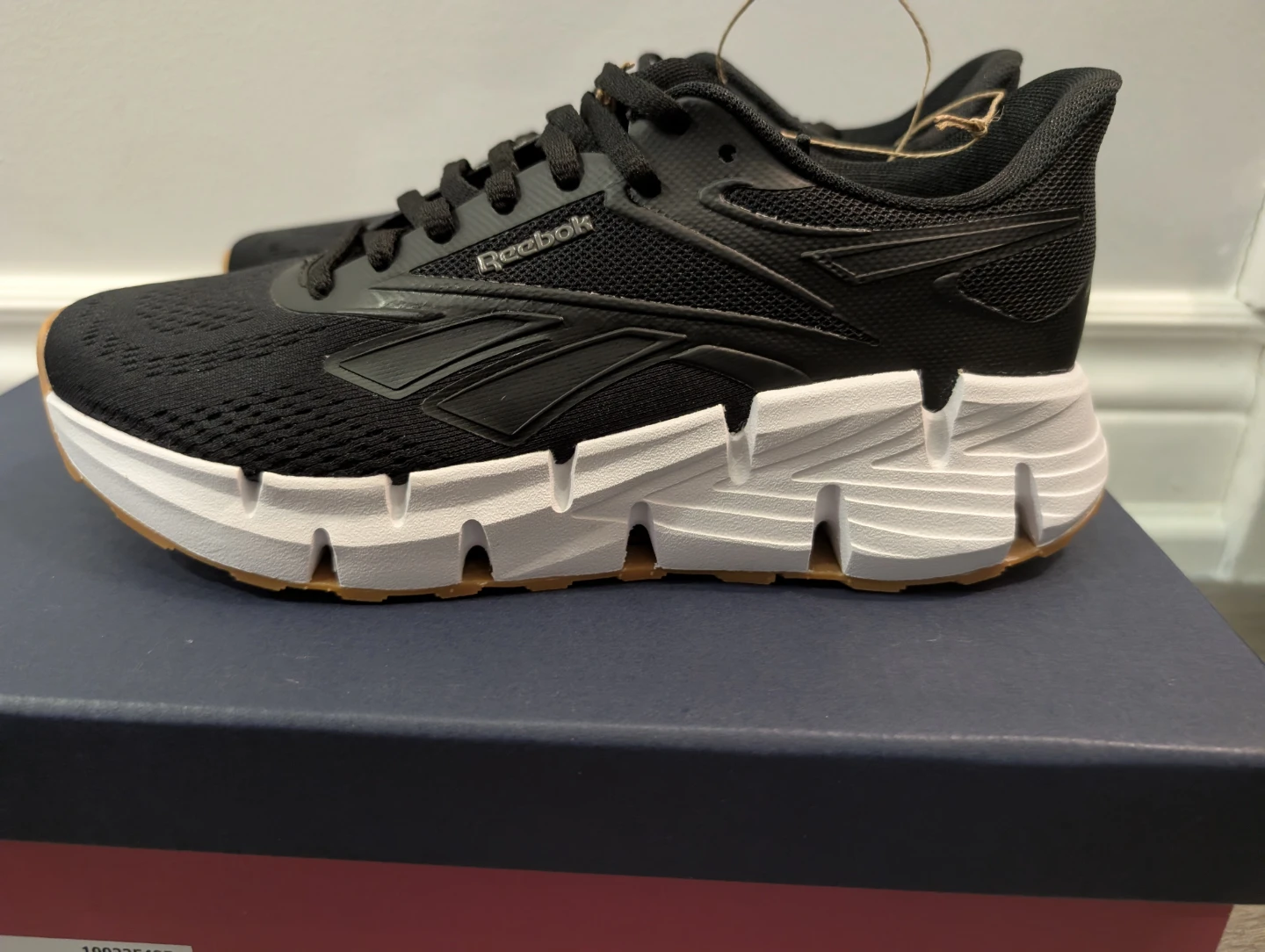 NIB - Women's Reebok Zig Dynamica 6 Black Running Shoes Size 7 - photo 3