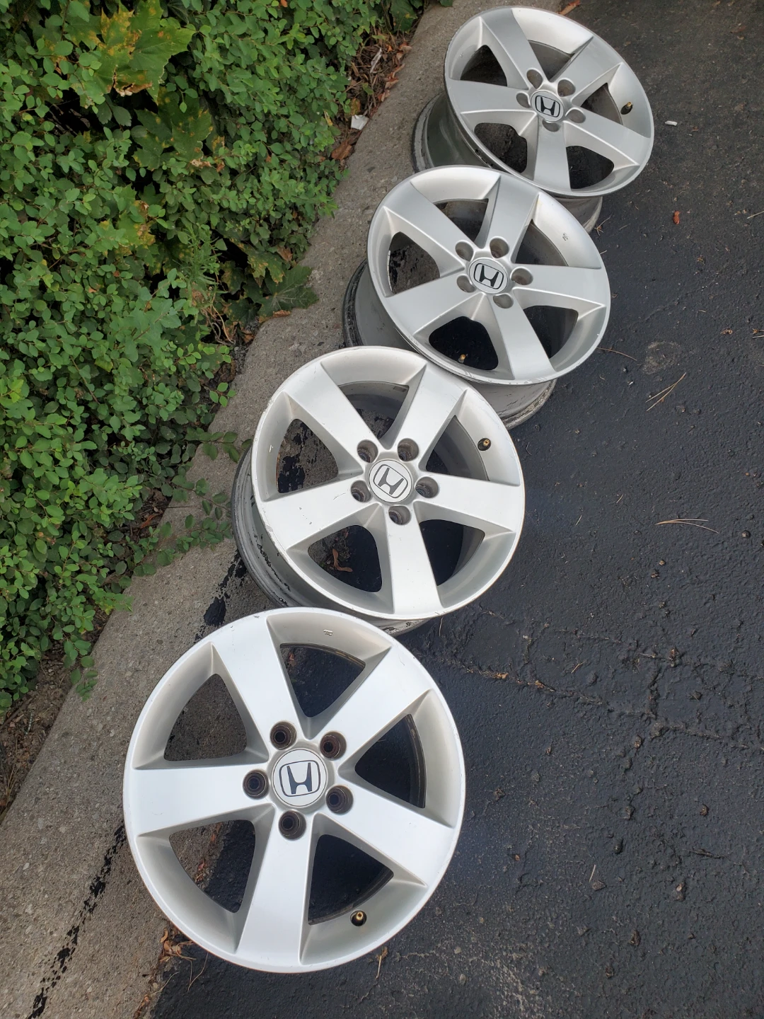 Honda Civic OEM 16" Aluminum Alloy Rims (Set of 4) - photo 2