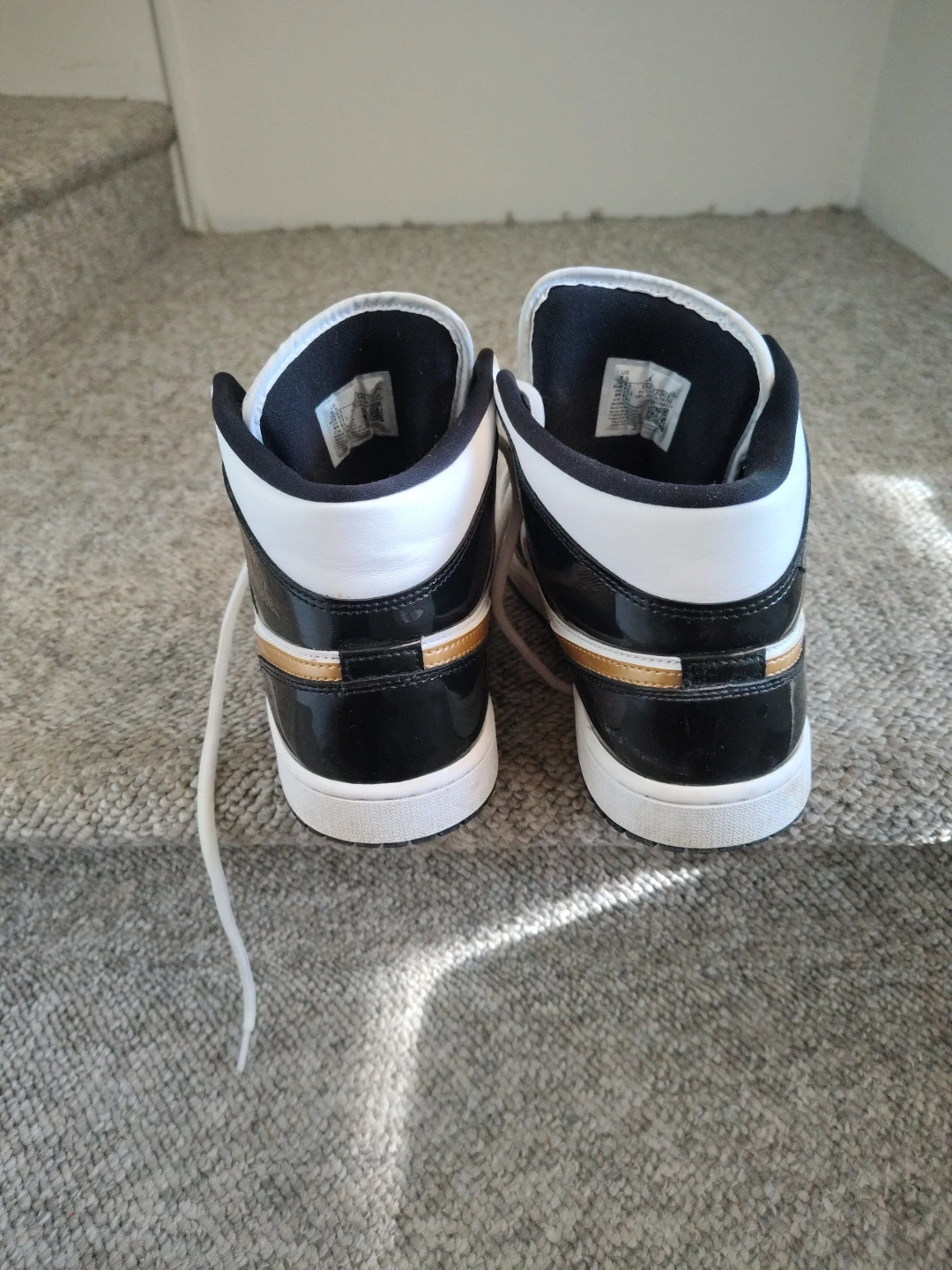 Air Jordan 1 Mid SE 'Light Smoke Grey Gold' - photo 3