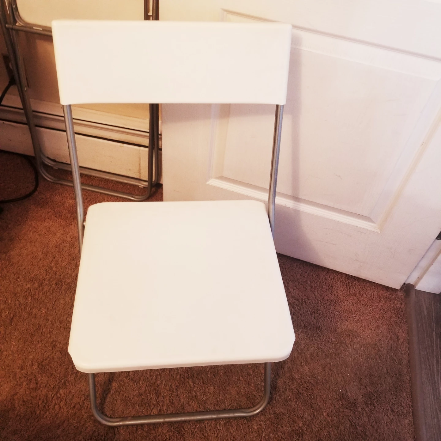 2 White Folding Chair