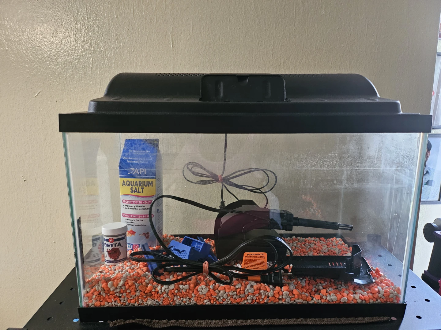 10 gallon fish tank with accessories - photo 2