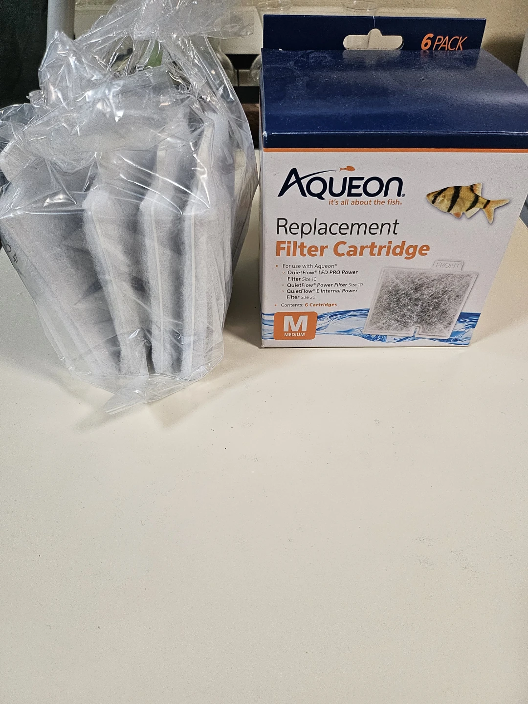 10 gallon fish tank with accessories - photo 3