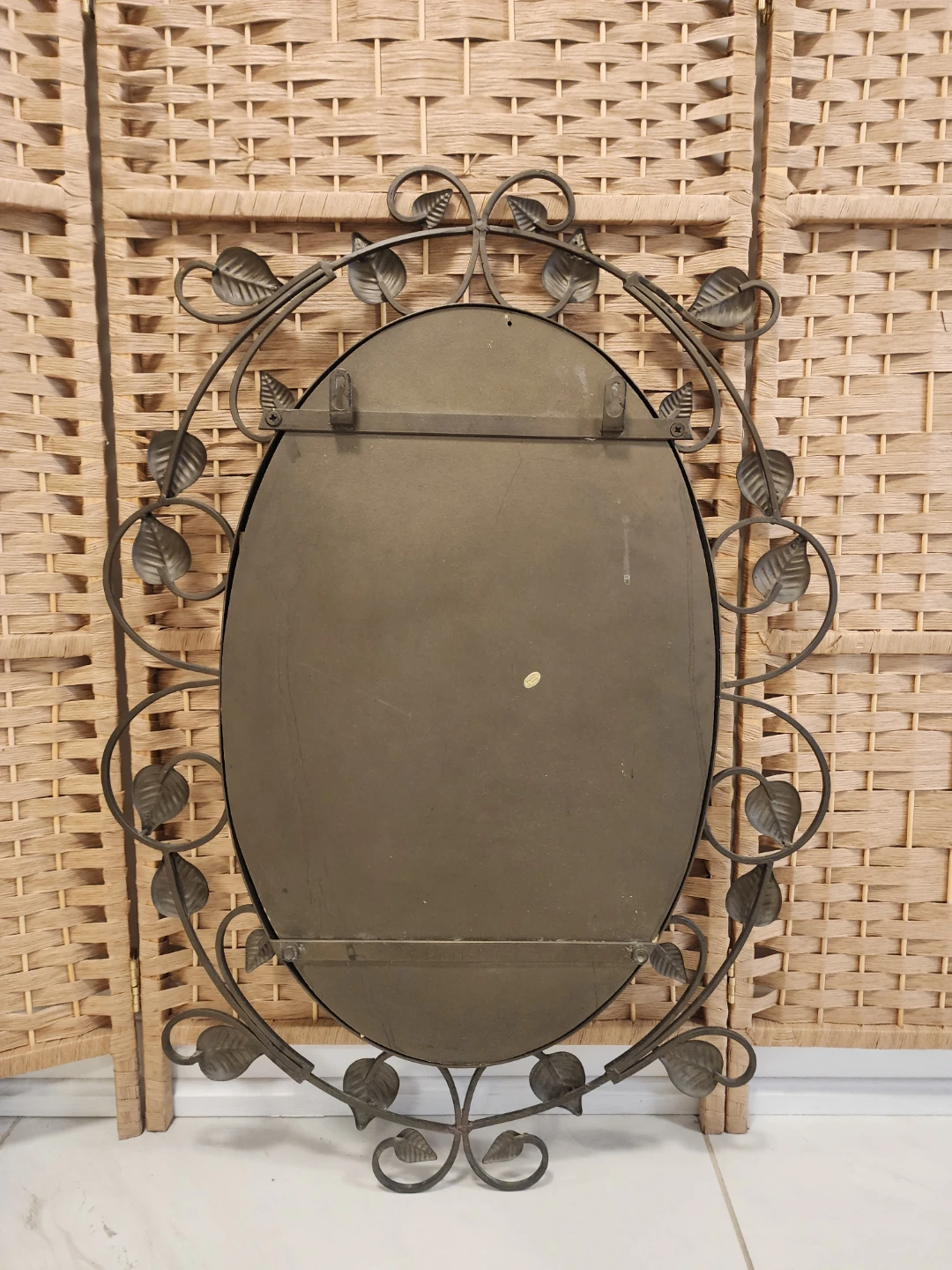 Decorative Oval Wall Mirror with Leaf Design - photo 3