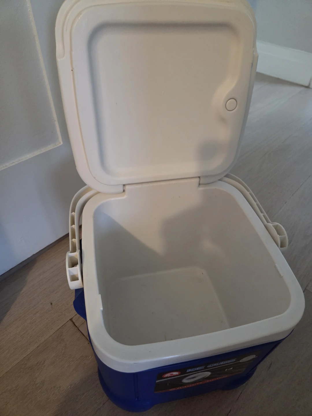 Igloo Ice Cube Cooler 14 Can Capacity Blue/White - photo 2