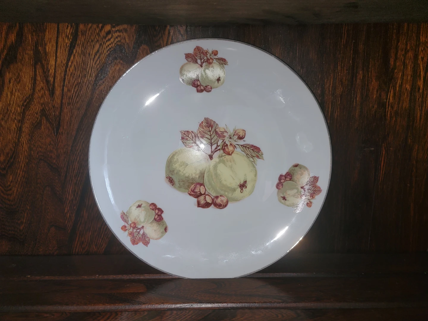 Decorative Plate with Apple Design