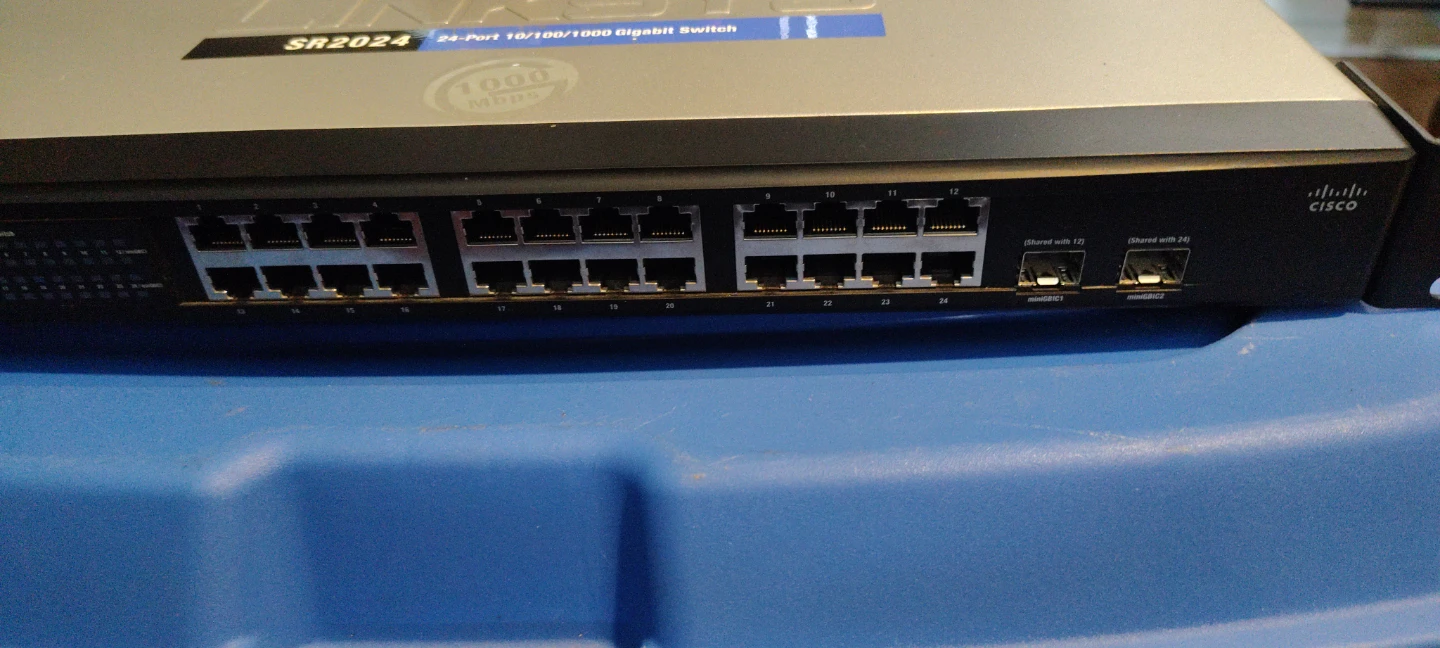 Linksys SR2024 24-Port Gigabit Network Switch - photo 2