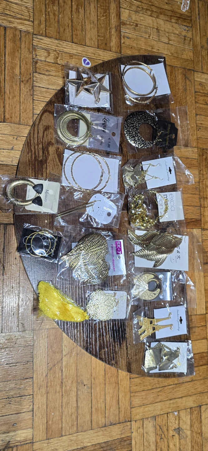New Gold-tone fashion jewellery lot