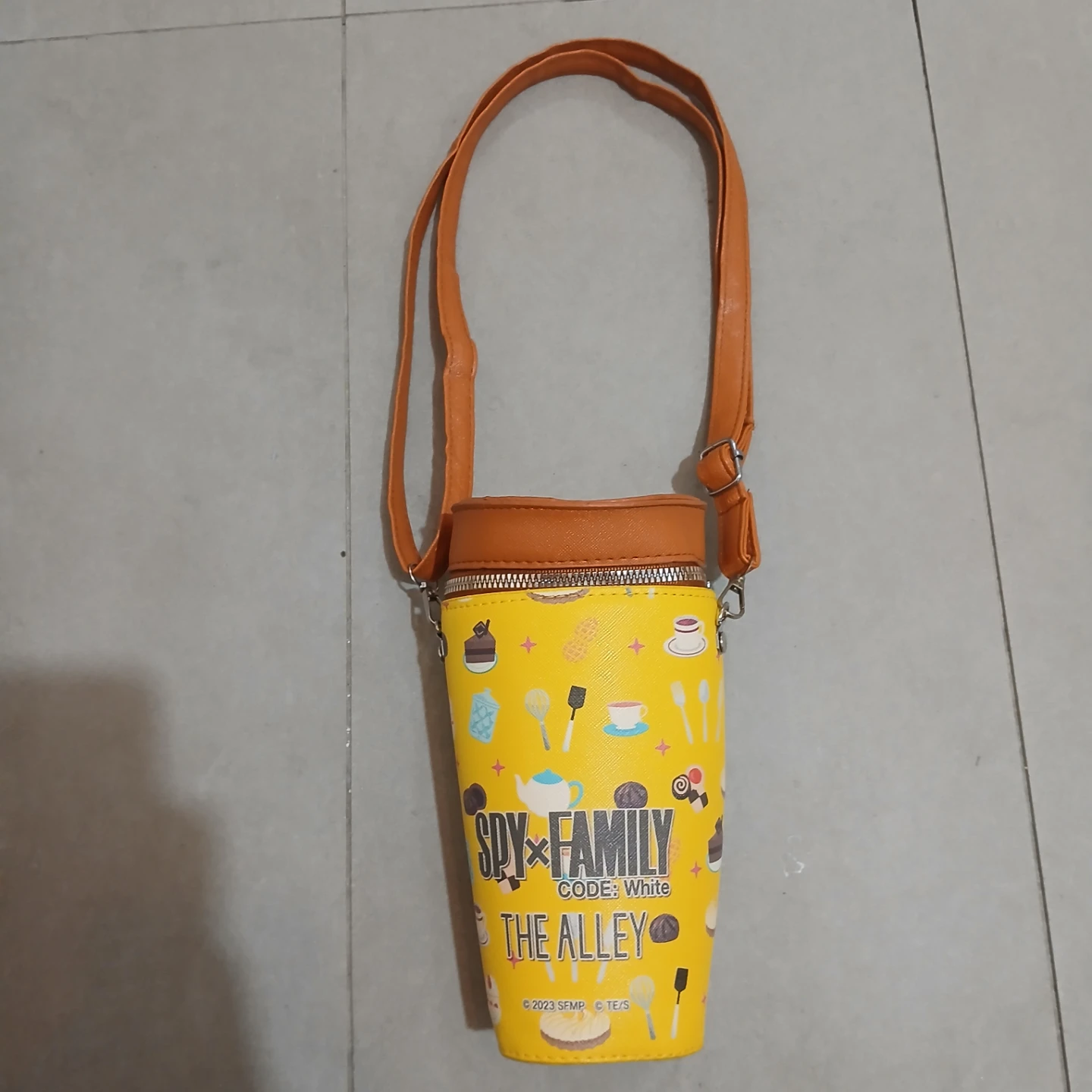 Spy x Family "The Alley" Drink Pouch