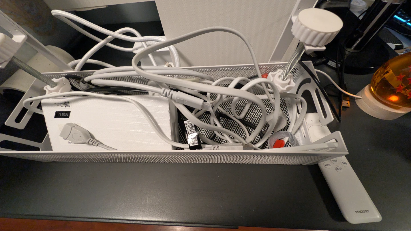 32 inch Samsung M8 Smart Monitor - photo 4
