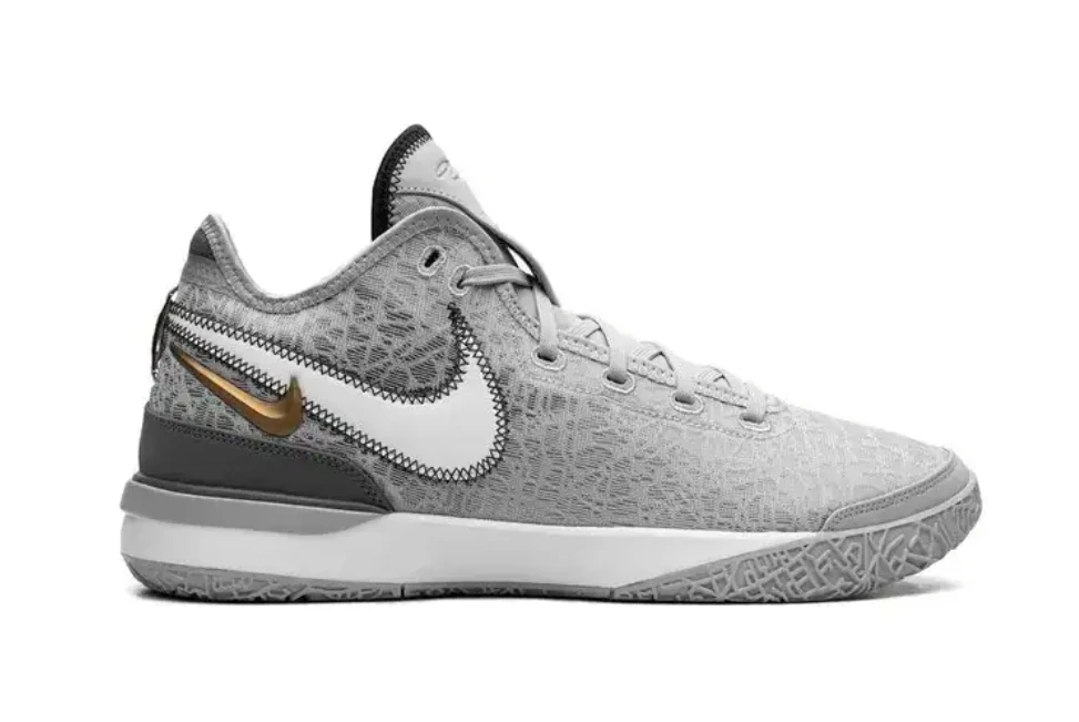 Nike LeBron Shoes (size 13)