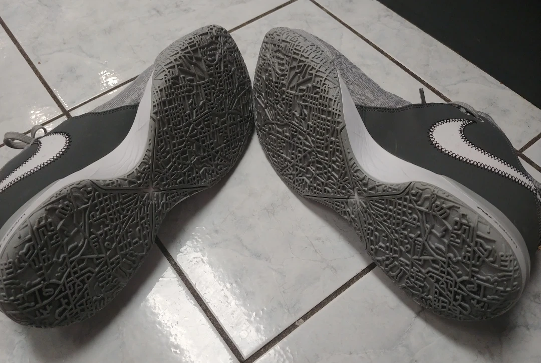 Nike LeBron Shoes (size 13) - photo 5