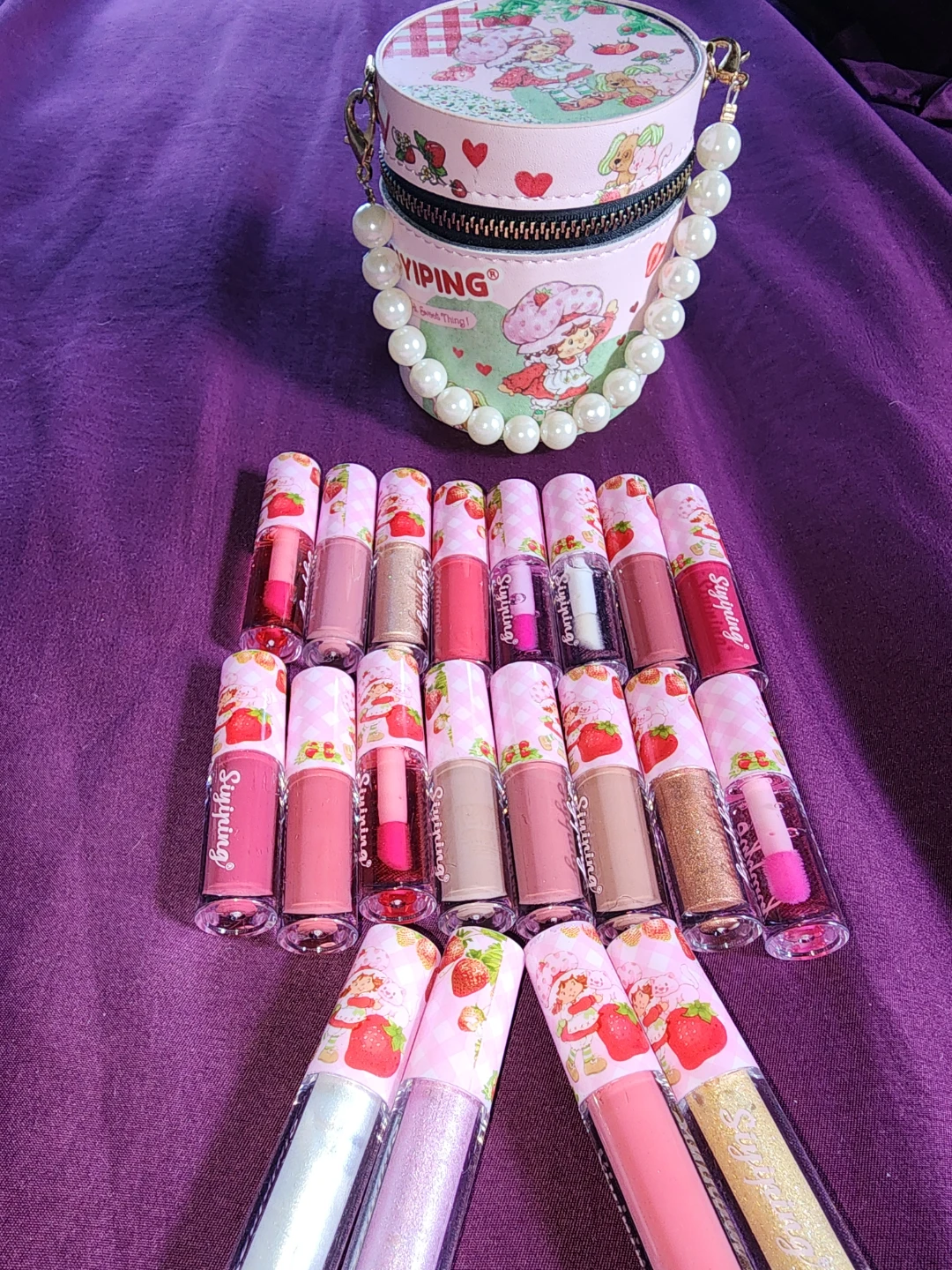 SIYIPING Strawberry Lip Gloss Set with Round Case