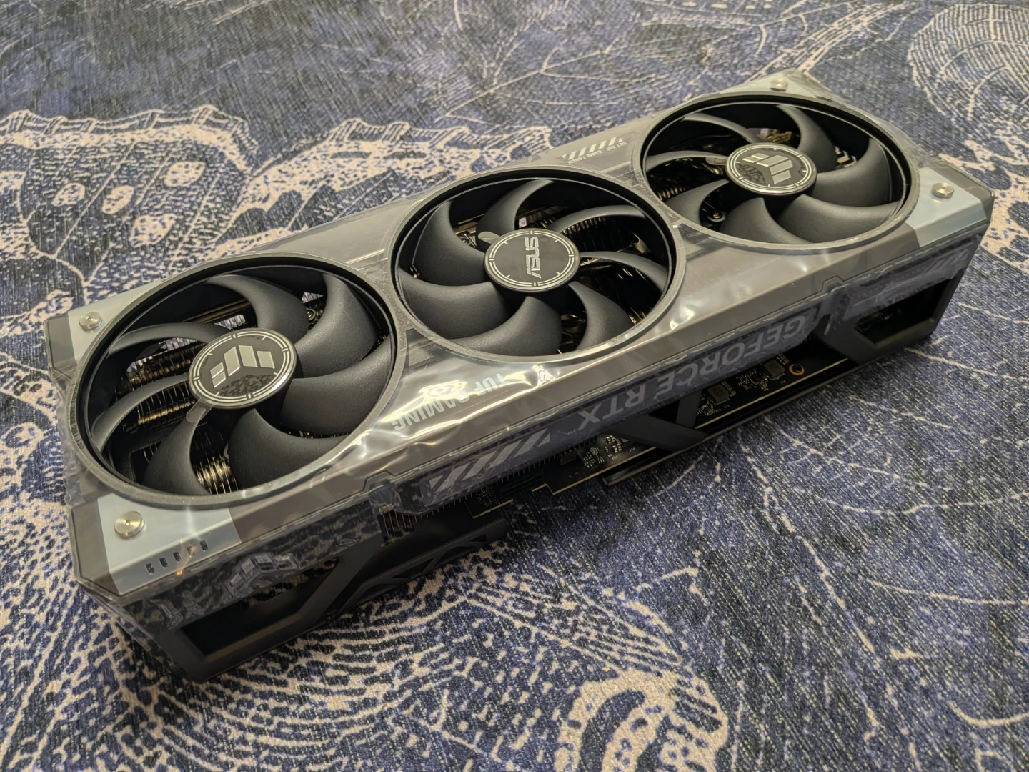 Asus TUF RTX 5080 OC GPU - photo 4