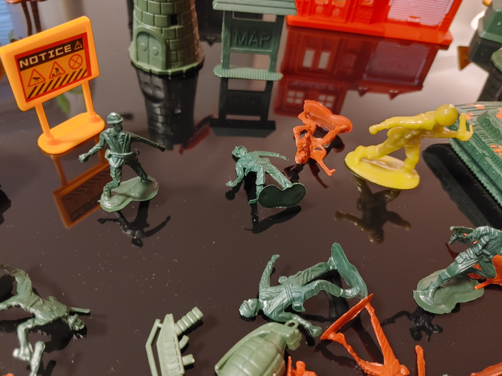 Toy Soldier and Playset Lot - photo 4
