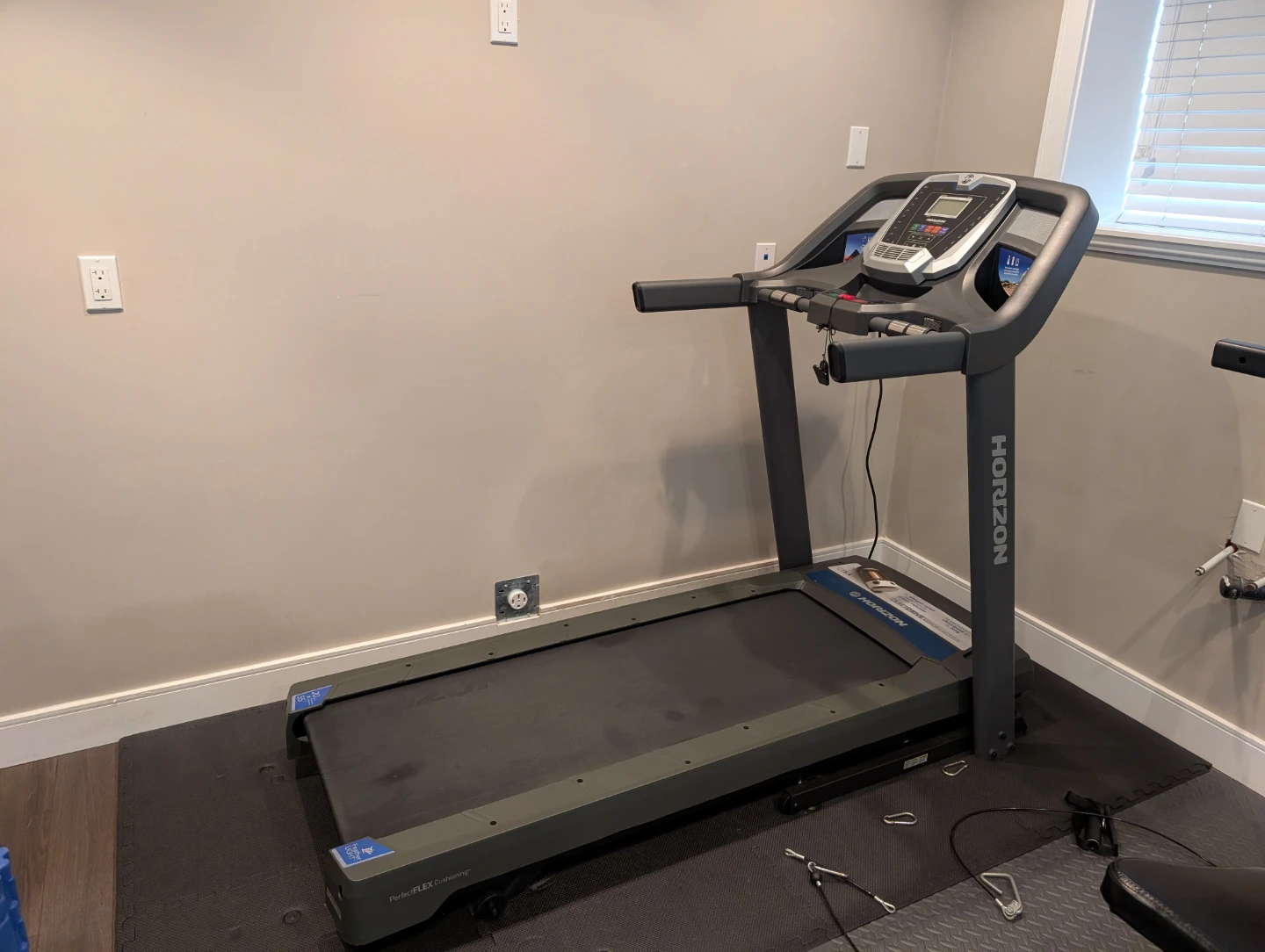 Free Horizon Treadmill - photo 2