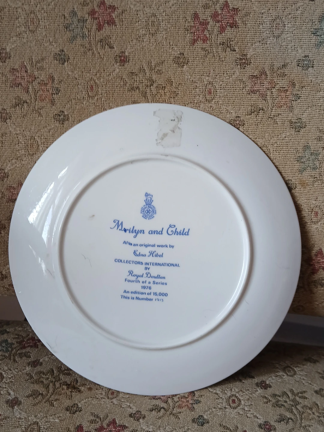 Royal Doulton Marilyn and Child Collector's Plate by Edna Hibel - photo 2