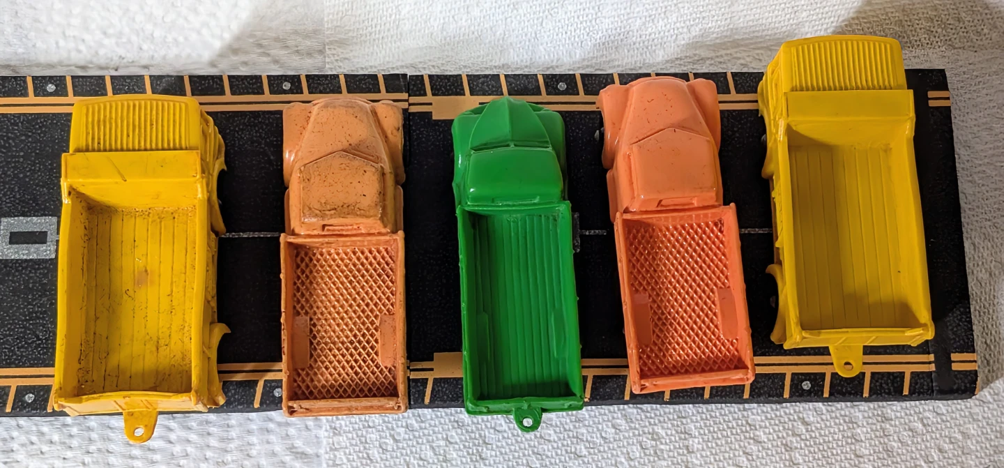 Set ( Lot C ) of 5 Vintage Rubber Toy Trucks - photo 3