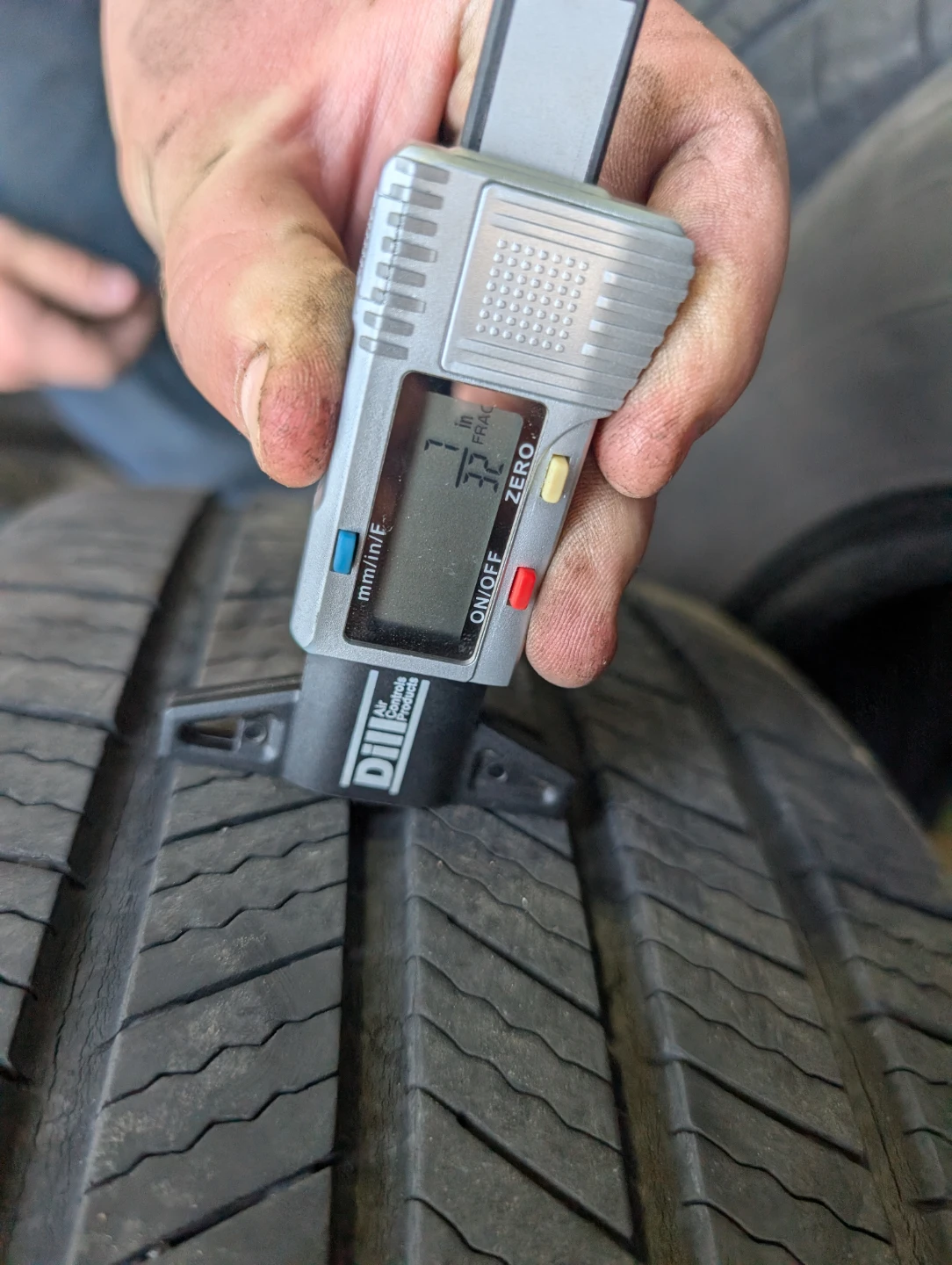 Five(5) x Michelin Defender T+H 225/65R17 no rims 7/32" thread