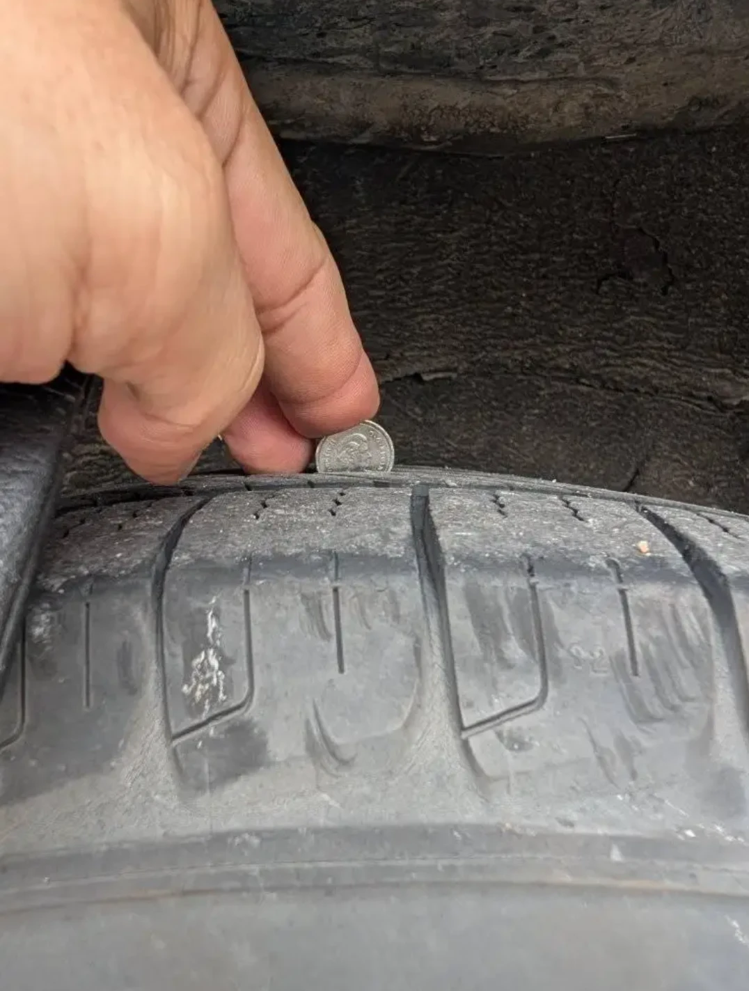 Five(5) x Michelin Defender T+H 225/65R17 no rims 7/32" thread - photo 3