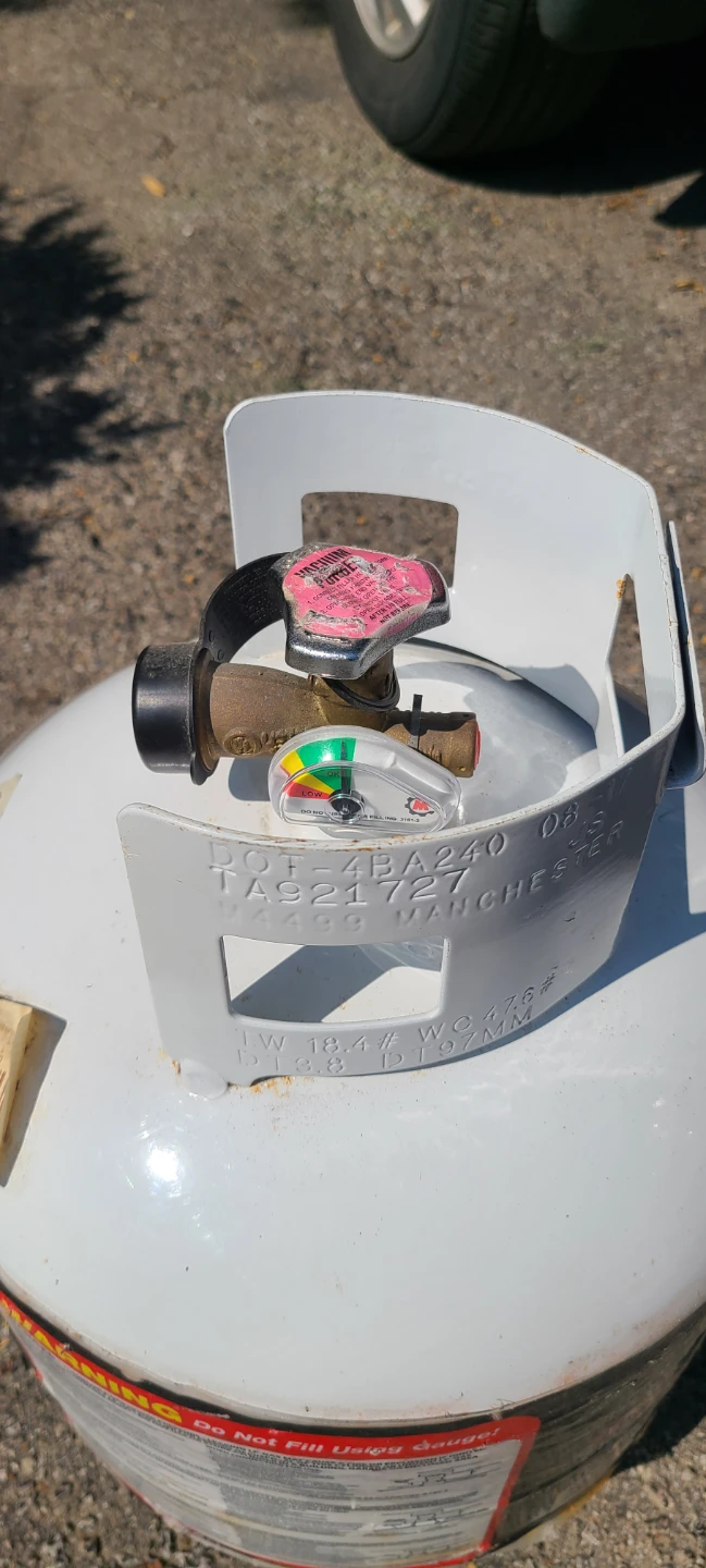 Full 20lb Propane Tank with Gauge ! - photo 3